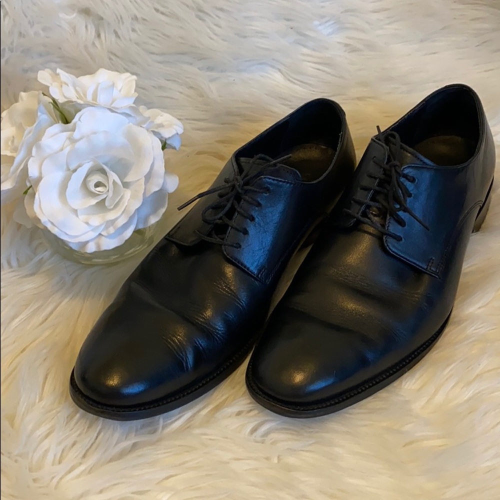 COLE HAAN BLACK OXFORDS